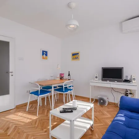 Apartment La Dolce Vita - Beautiful Studio On Gurgulyat Street