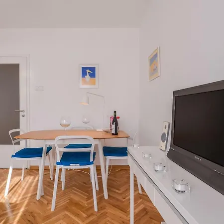 Apartment La Dolce Vita - Beautiful Studio On Gurgulyat Street *