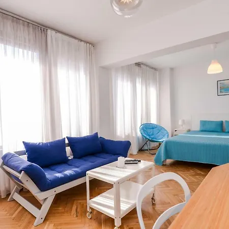 Apartment La Dolce Vita - Beautiful Studio On Gurgulyat Street