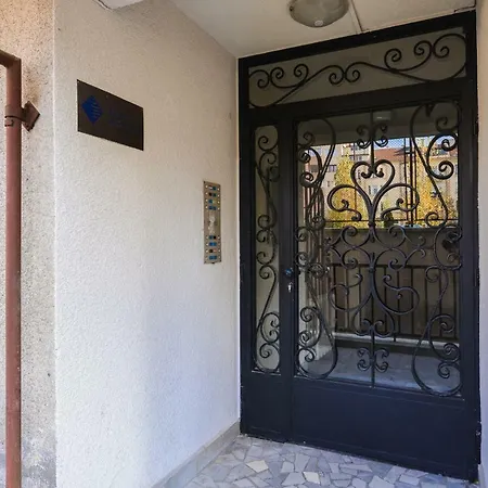 Apartment La Dolce Vita - Beautiful Studio On Gurgulyat Street