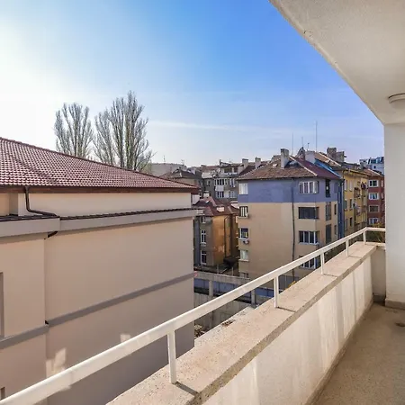 Apartment La Dolce Vita - Beautiful Studio On Gurgulyat Street